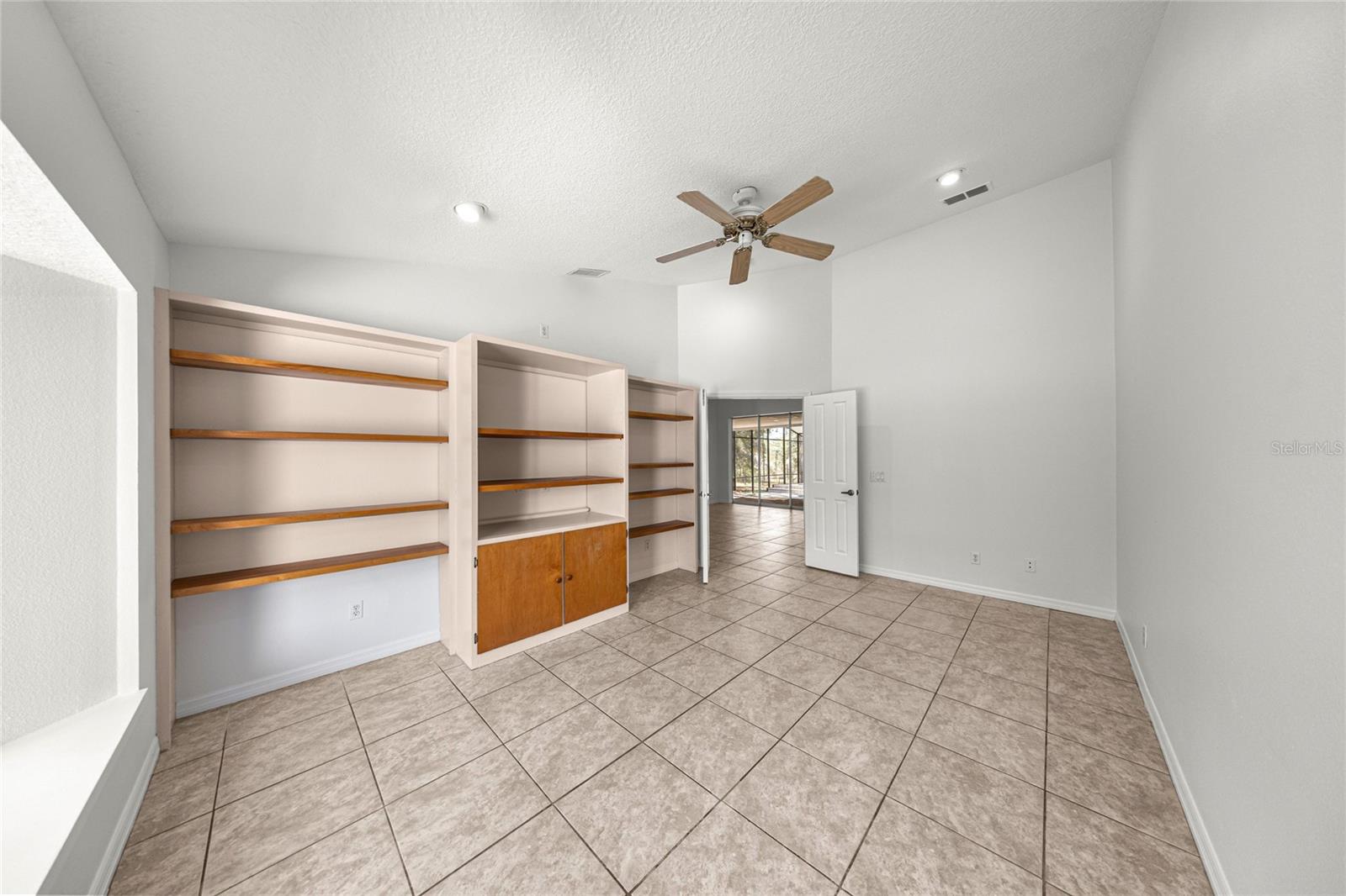 Listing photo id 22 for 9600 Holyoak Terrace