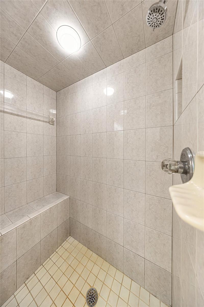 Listing photo id 29 for 9600 Holyoak Terrace