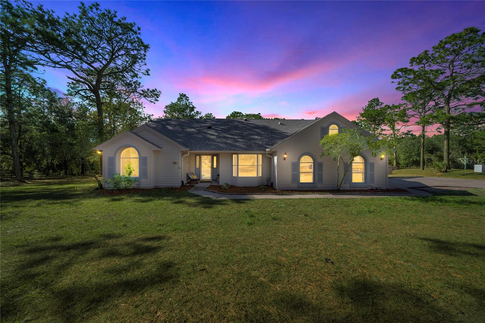 Listing photo id 2 for 9600 Holyoak Terrace