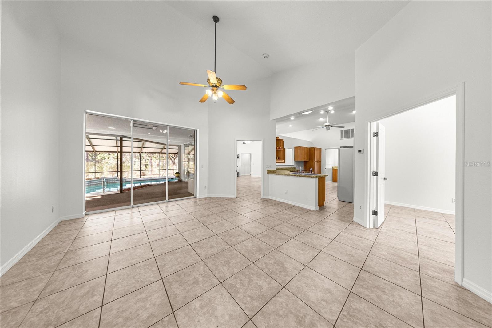 Listing photo id 6 for 9600 Holyoak Terrace