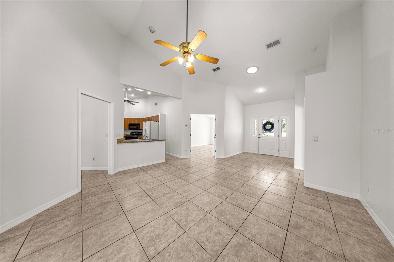 Listing photo id 7 for 9600 Holyoak Terrace