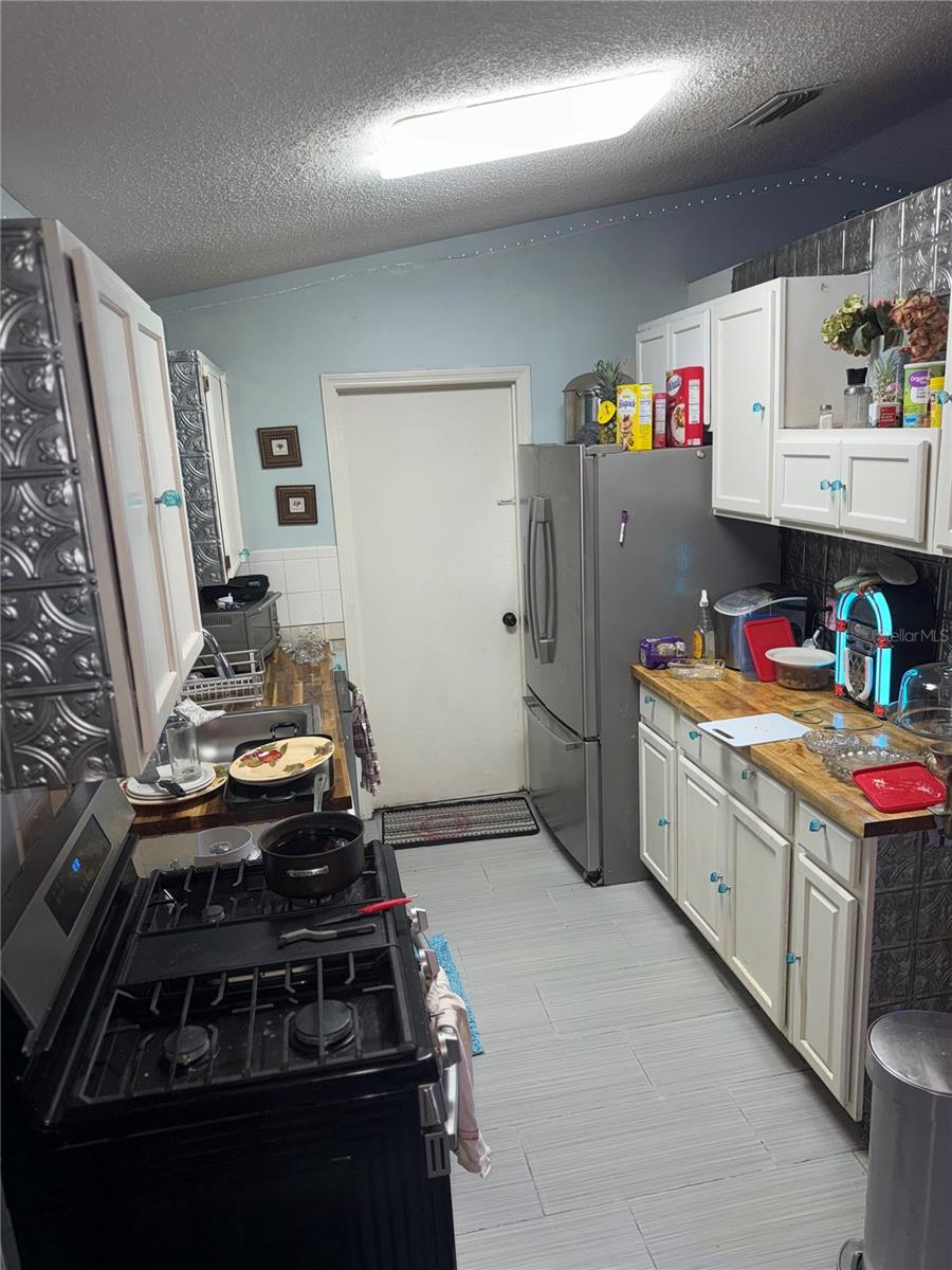 Image 4 of 6 For 11305 76th Avenue