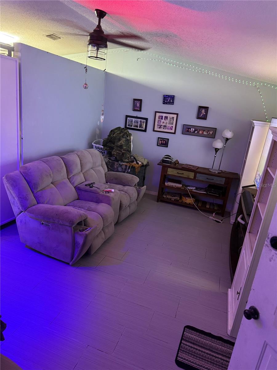 Image 5 of 6 For 11305 76th Avenue