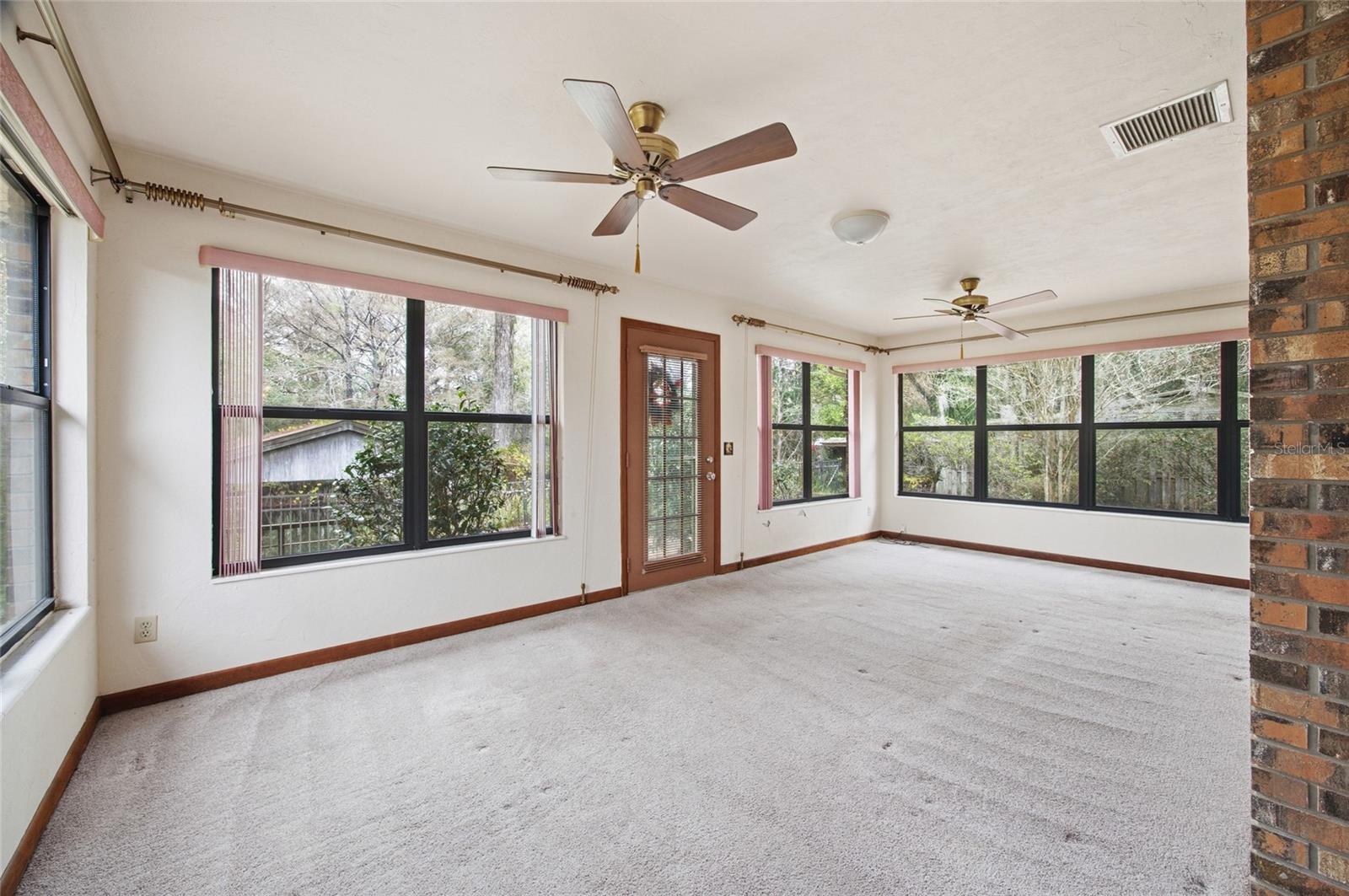 Image 16 of 41 For 3899 Riverside Drive