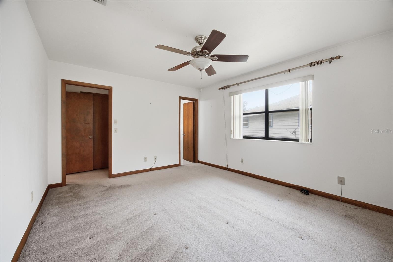 Image 19 of 41 For 3899 Riverside Drive