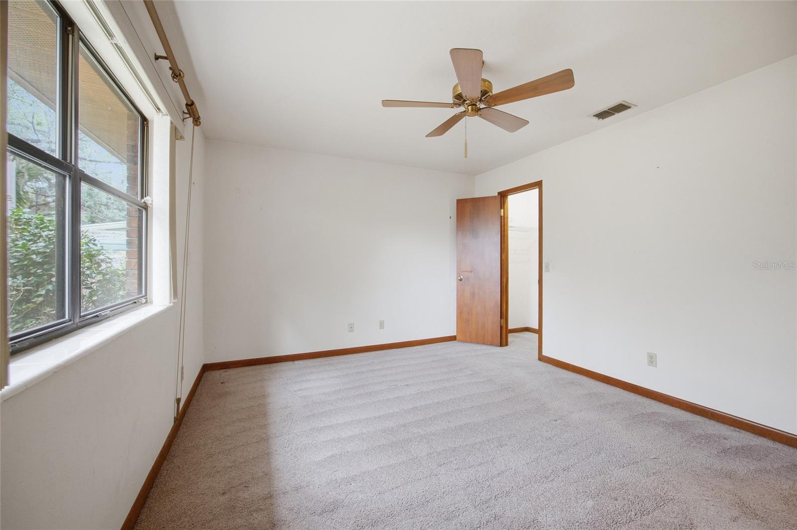 Image 24 of 41 For 3899 Riverside Drive