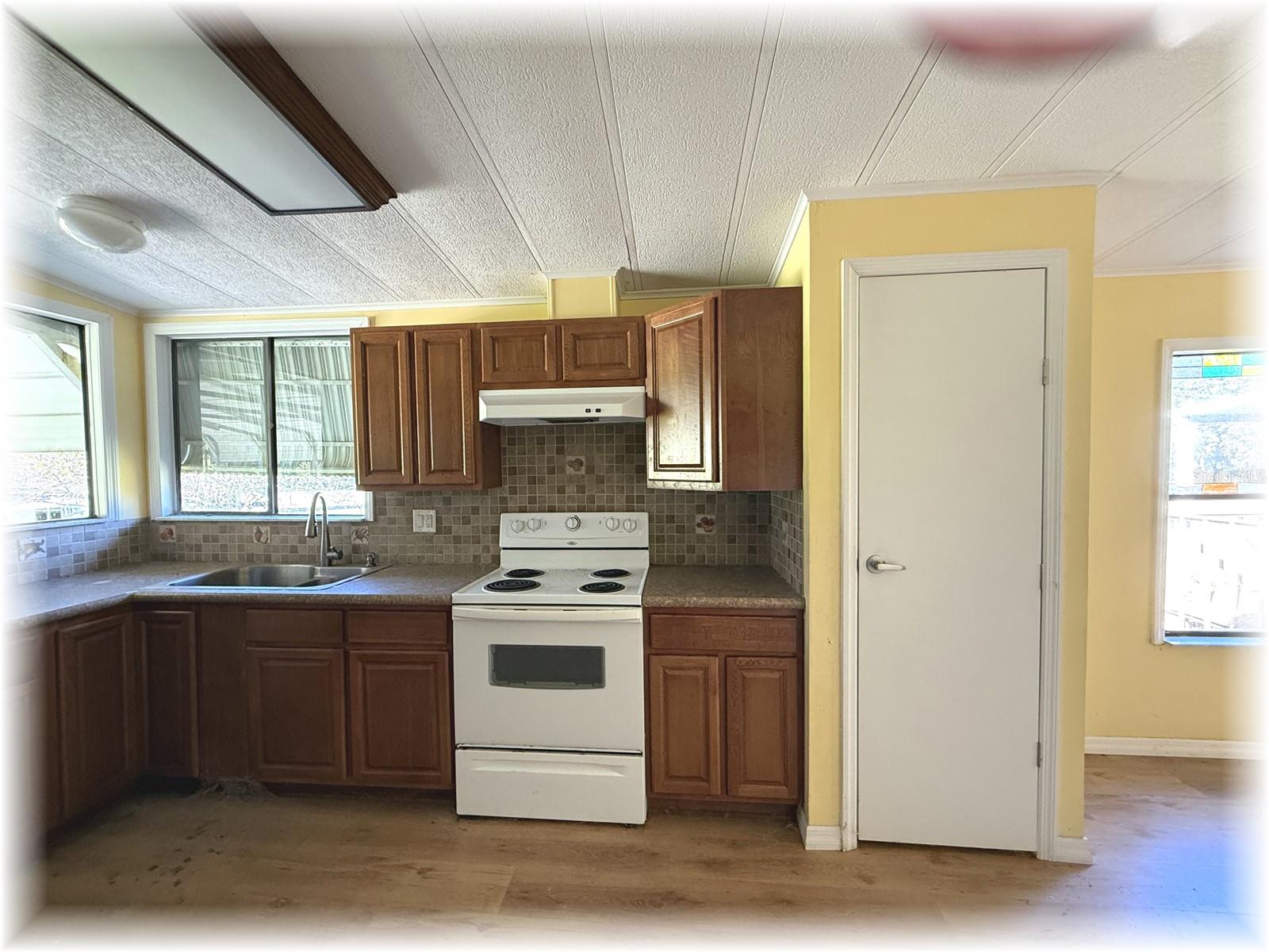 Image 14 of 34 For 10774 166 Lane