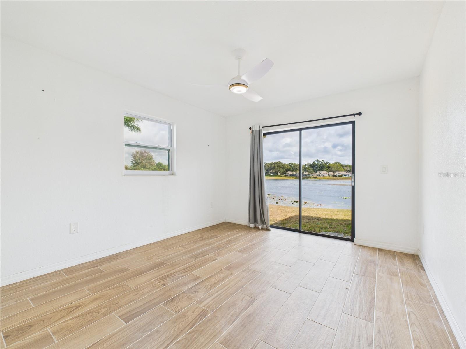 Listing photo id 15 for 8050 Roxburgh Court