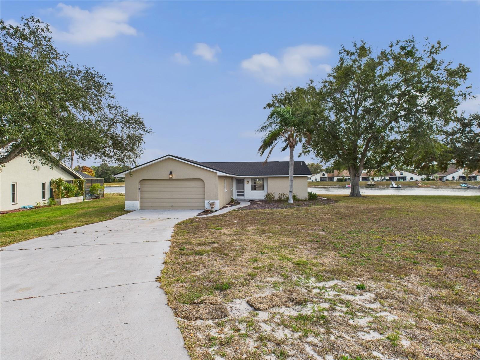 Listing photo id 22 for 8050 Roxburgh Court