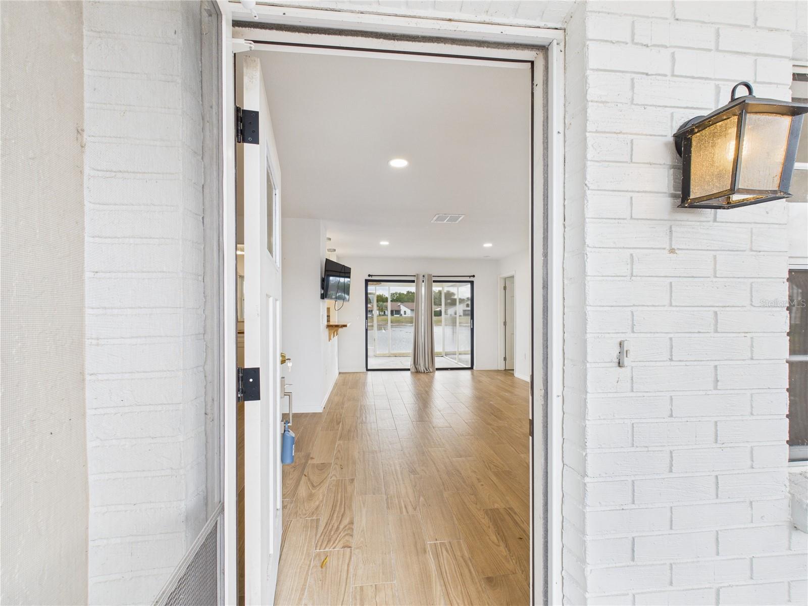 Listing photo id 23 for 8050 Roxburgh Court