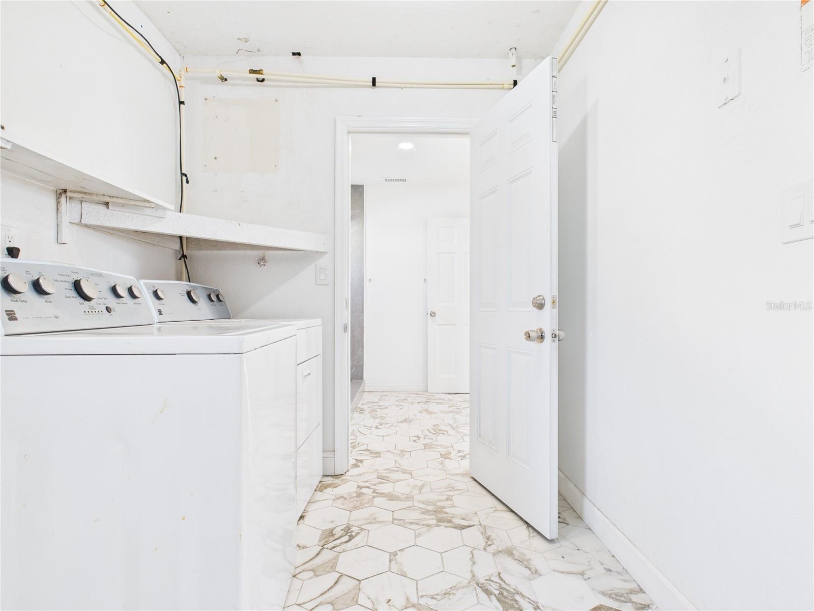 Listing photo id 24 for 8050 Roxburgh Court