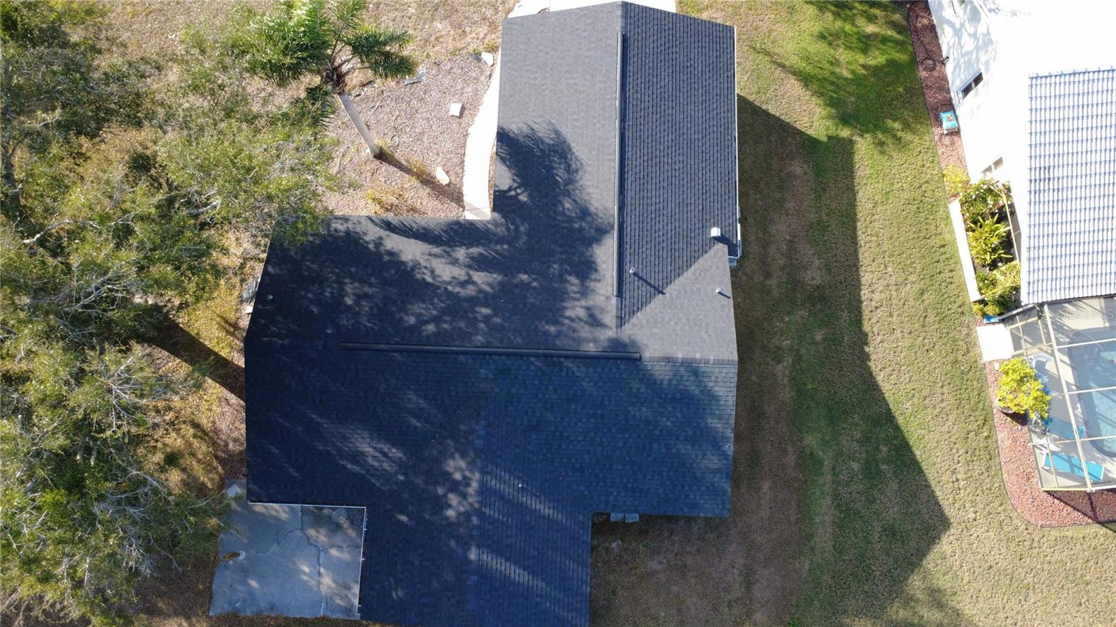 Listing photo id 29 for 8050 Roxburgh Court