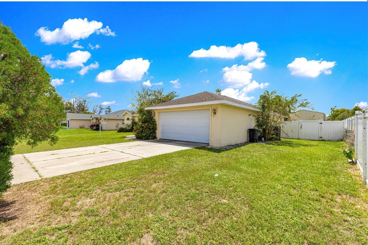 Image 6 of 40 For 4840 107th Lane