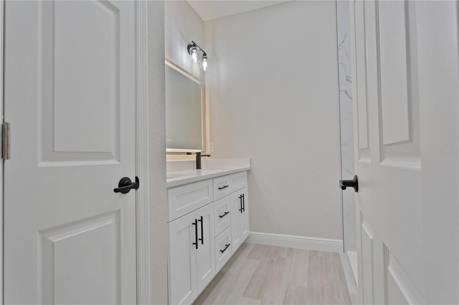 Image 17 of 28 For 8 Pine Trace Court