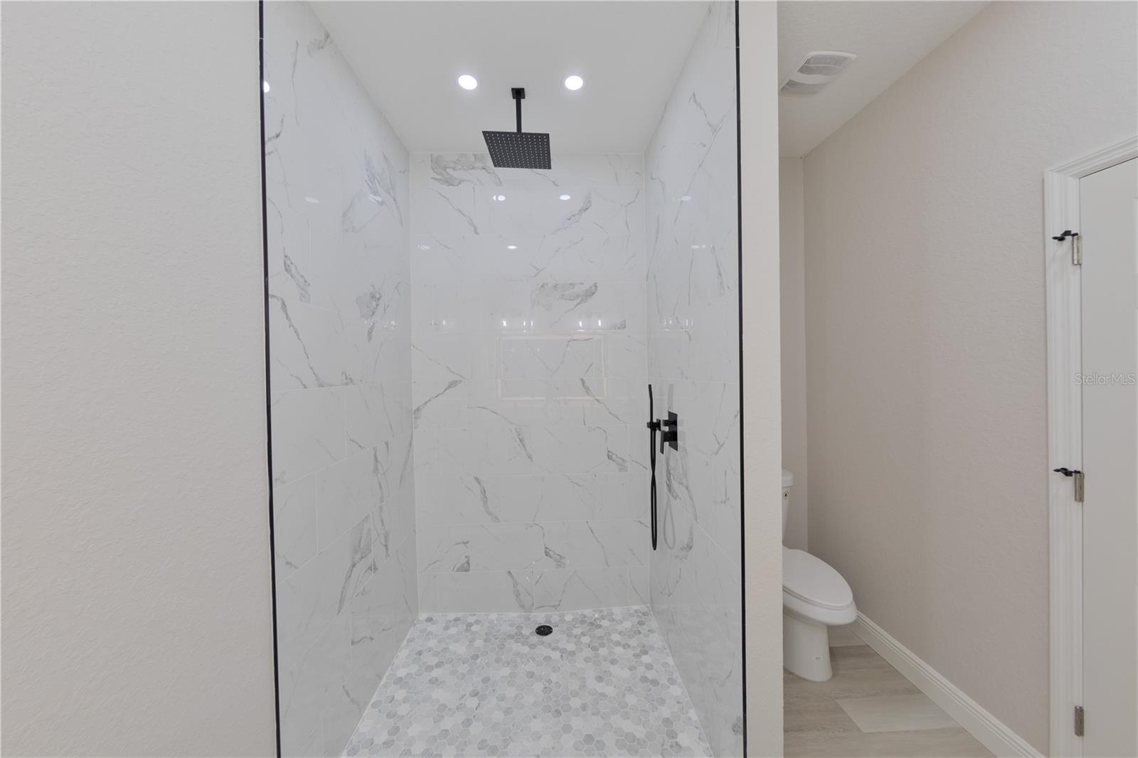 Image 19 of 28 For 8 Pine Trace Court