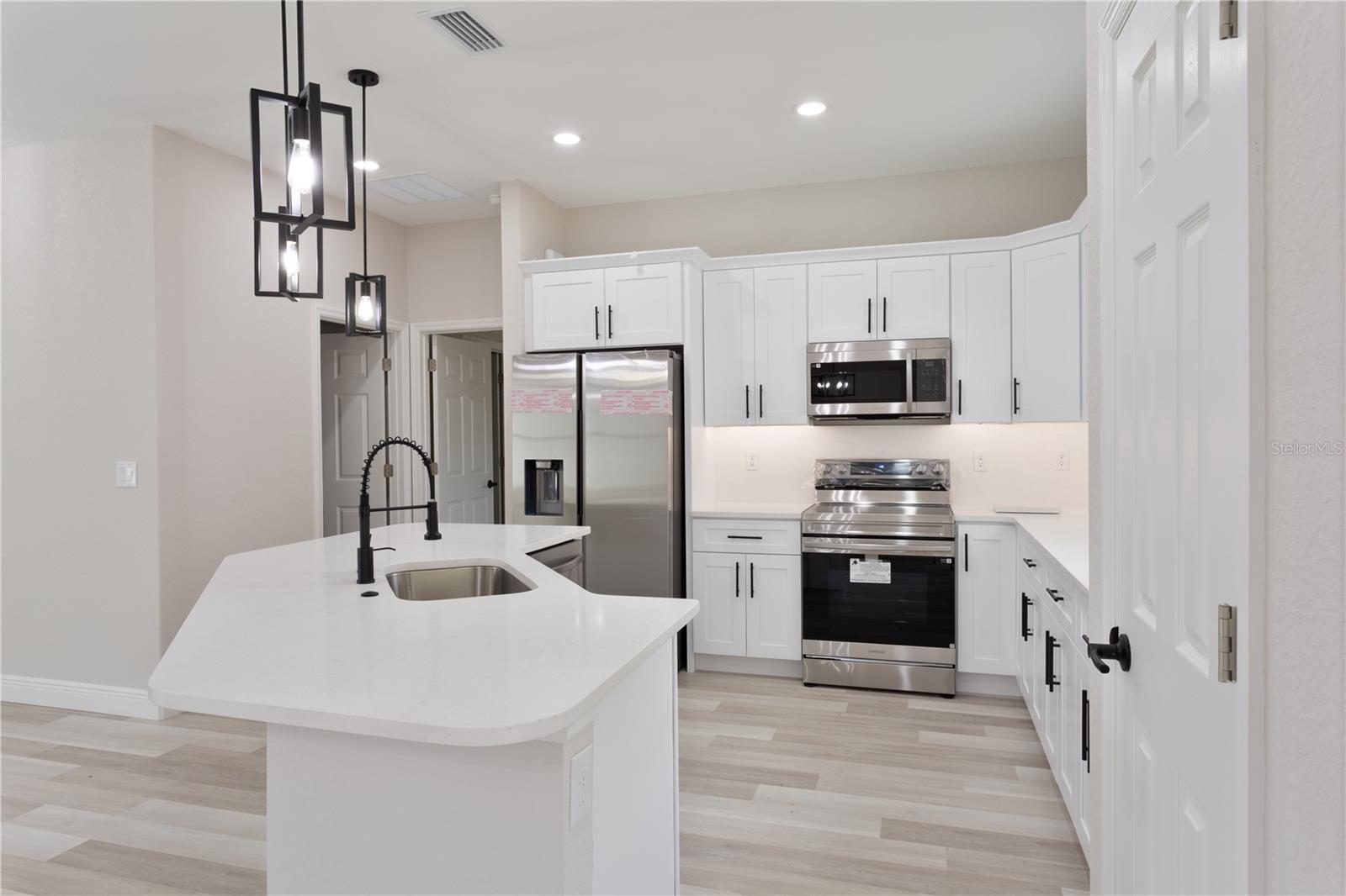 Image 9 of 28 For 8 Pine Trace Court