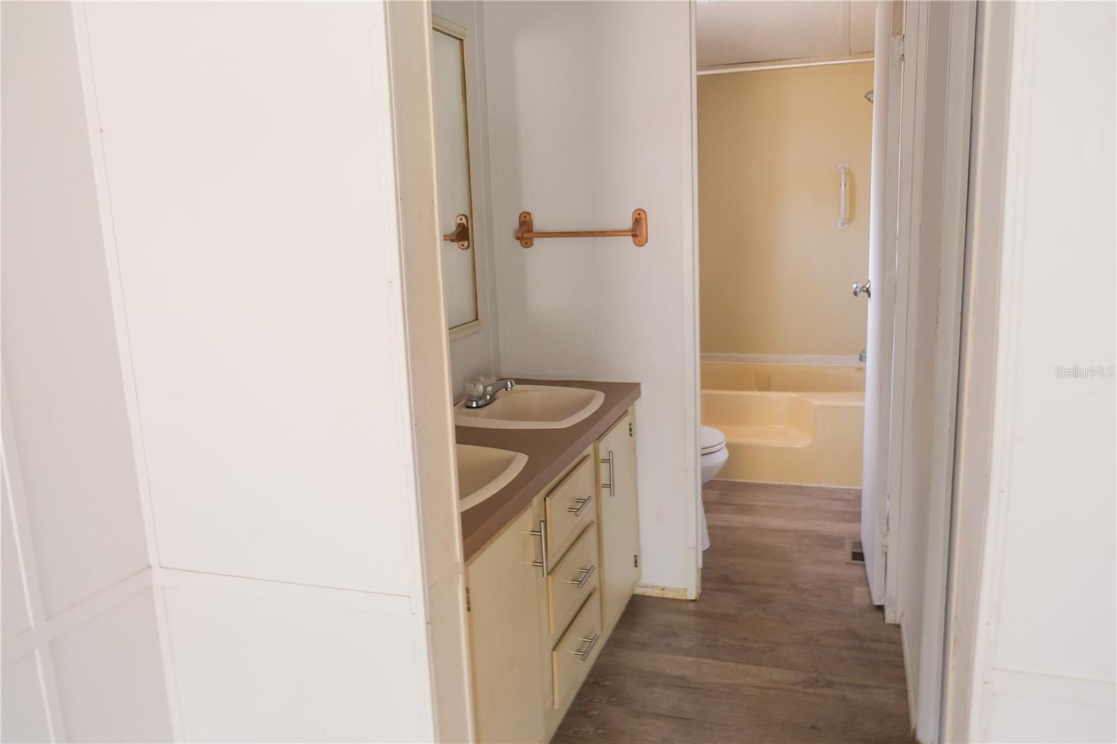 Image 12 of 46 For 5143 Knobhill Terrace