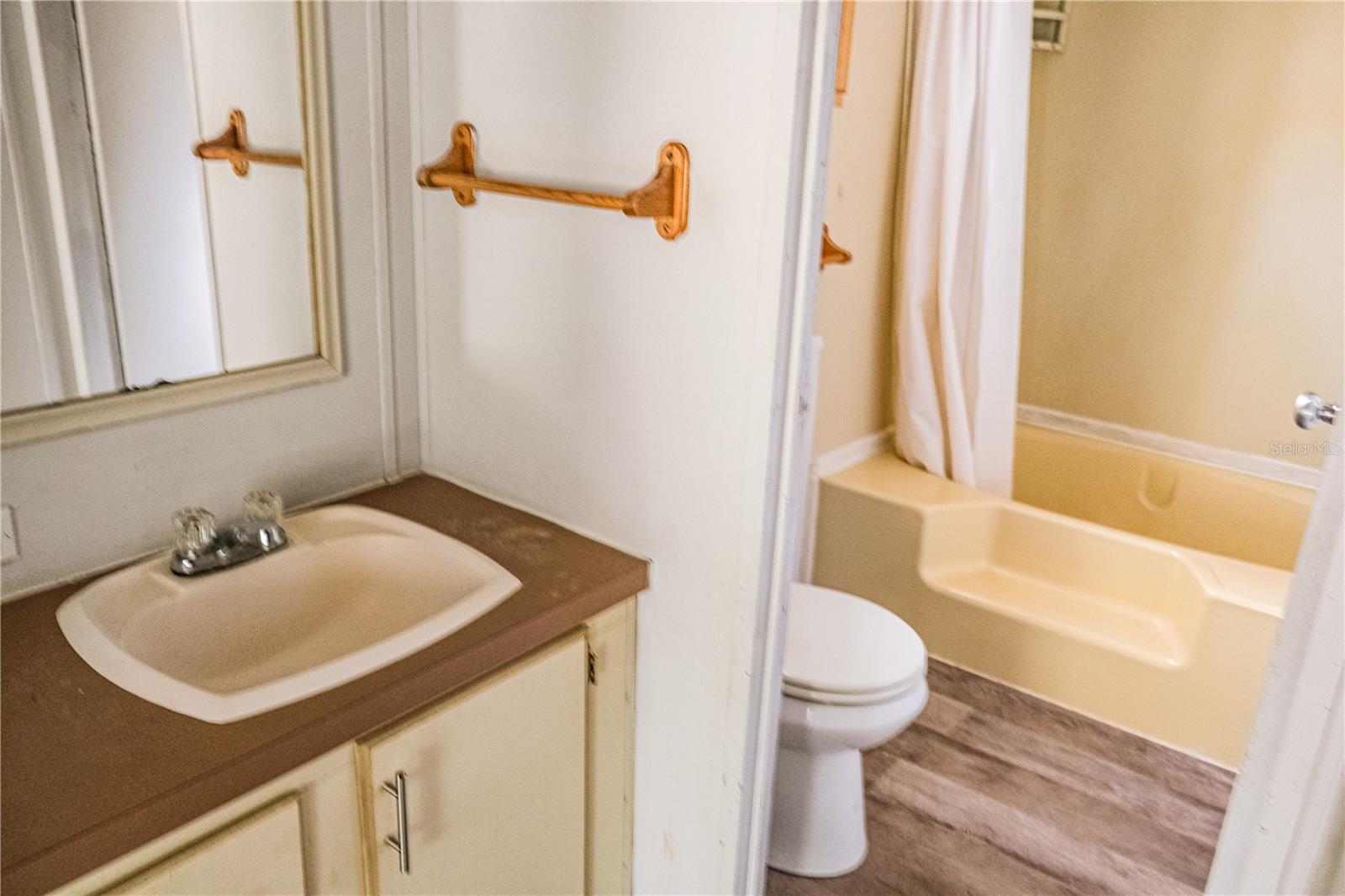 Image 13 of 46 For 5143 Knobhill Terrace