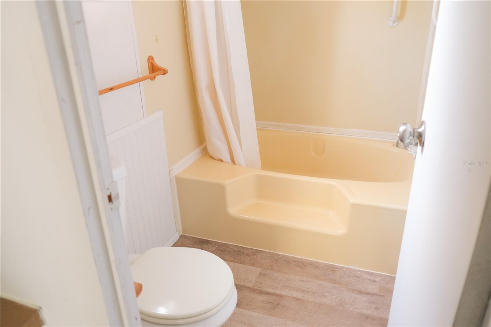 Image 14 of 46 For 5143 Knobhill Terrace