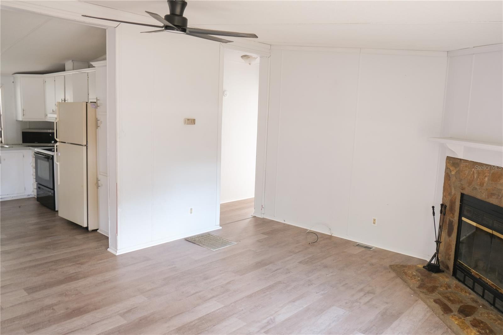 Image 4 of 46 For 5143 Knobhill Terrace