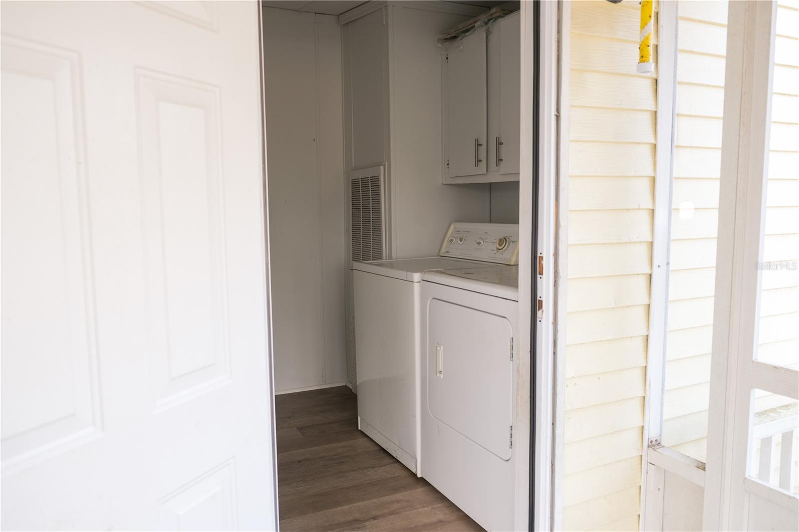 Image 7 of 46 For 5143 Knobhill Terrace