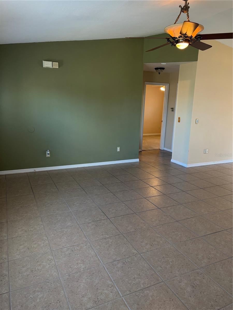 Image 4 of 27 For 15405 43 Avenue Road