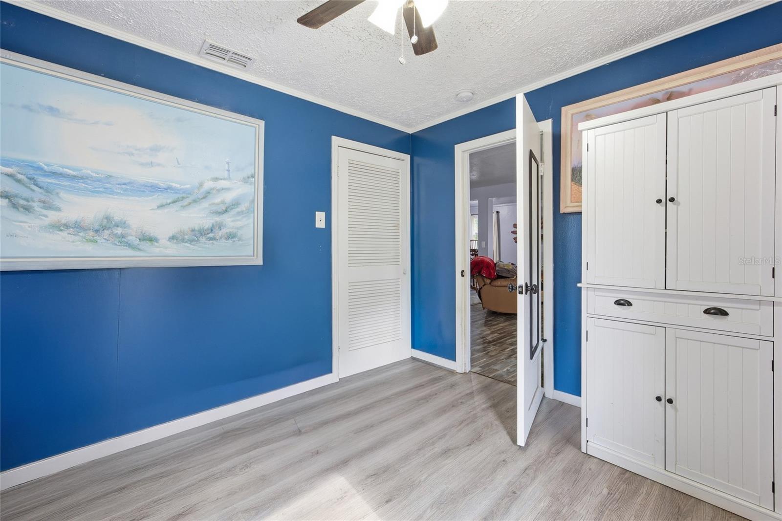 Listing photo id 13 for 5403 Tangelo Lane