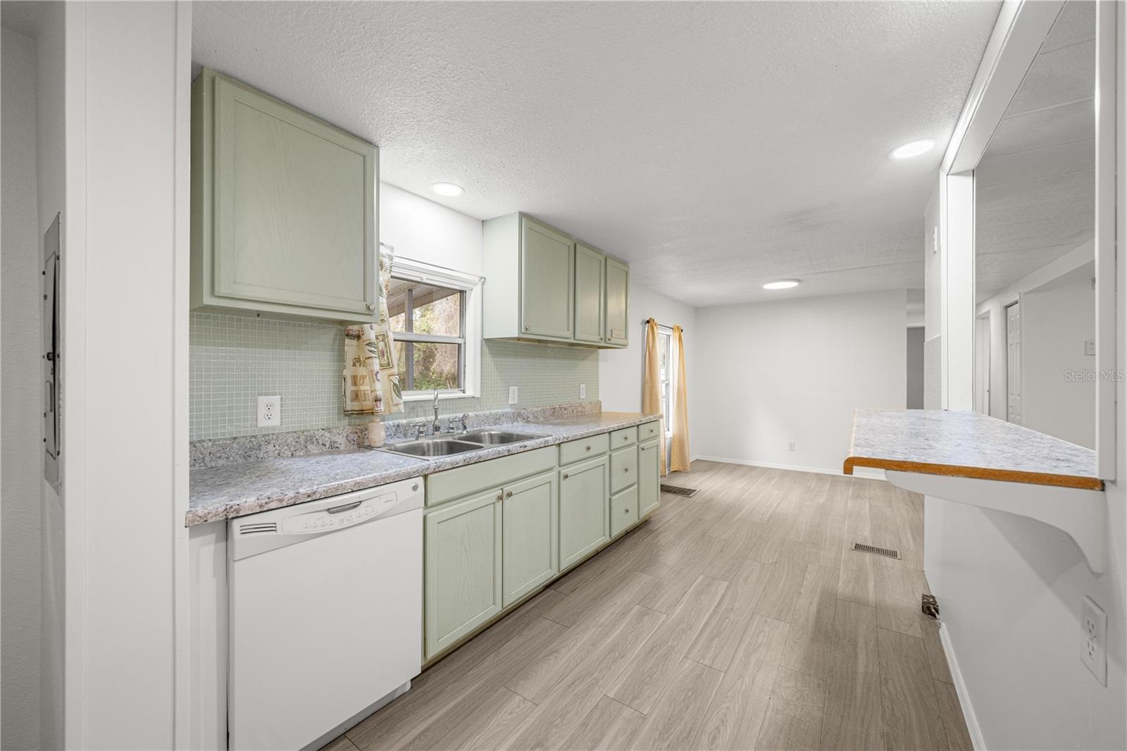 Image 11 of 34 For 17196 36th Court