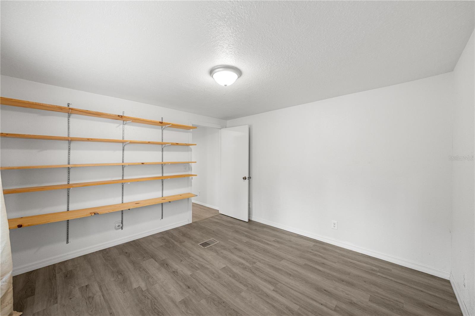 Image 13 of 34 For 17196 36th Court