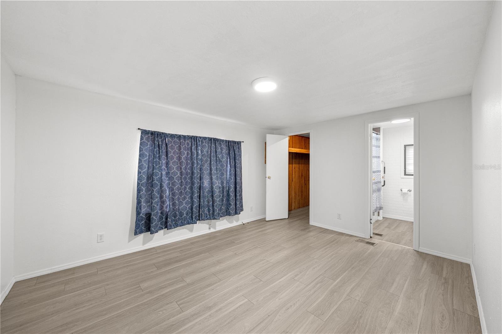 Image 14 of 34 For 17196 36th Court