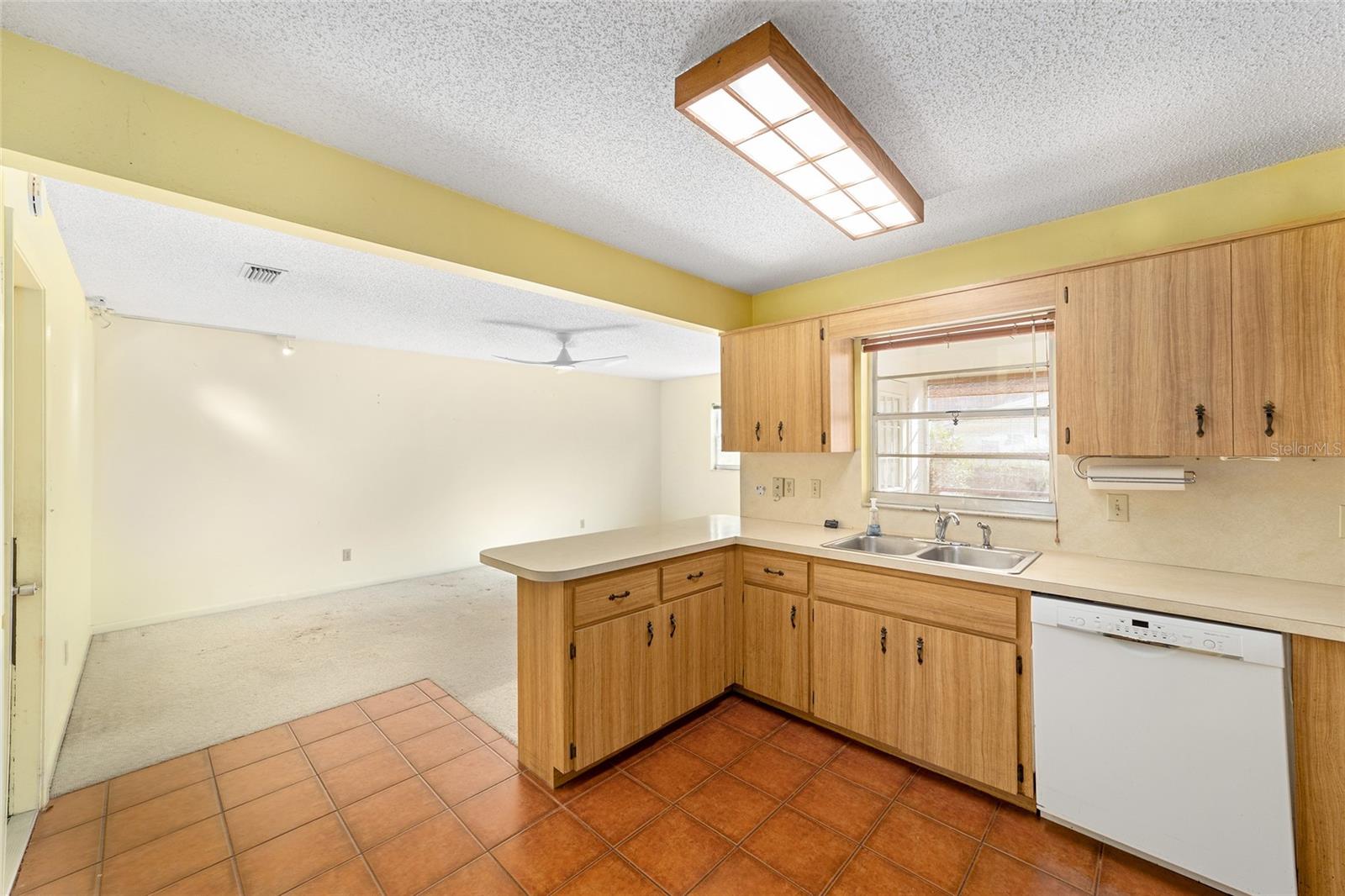 Image 16 of 38 For 9371 82nd Terrace E