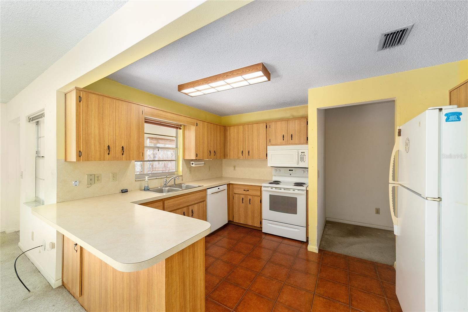 Image 18 of 38 For 9371 82nd Terrace E