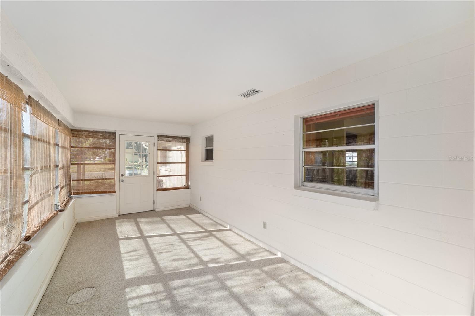 Image 32 of 38 For 9371 82nd Terrace E