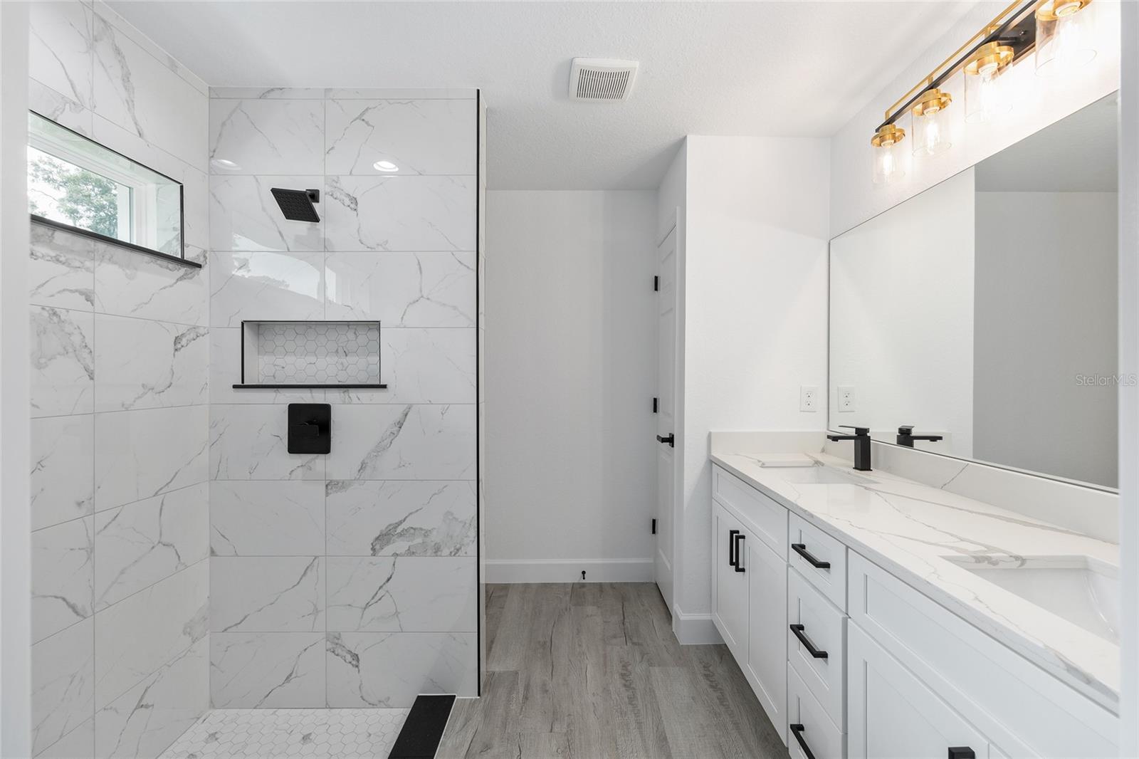 Image 20 of 27 For 5761 62nd Avenue