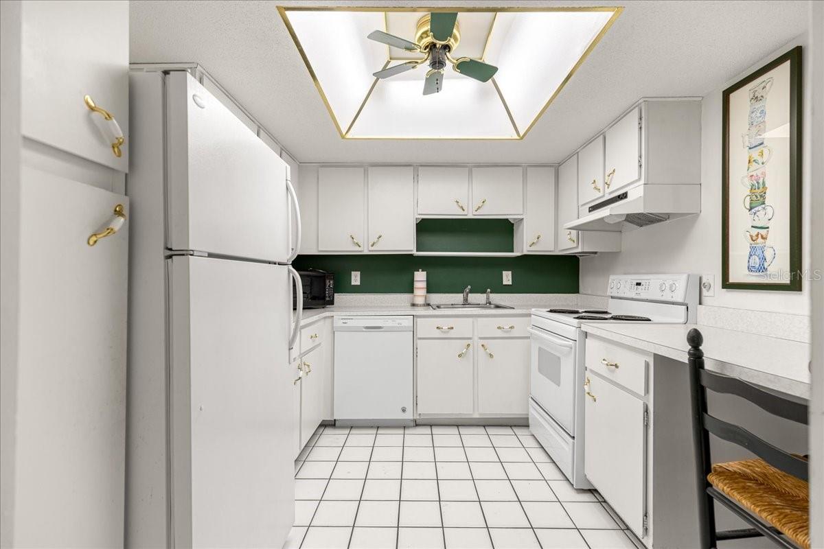 Image 10 of 41 For 584 Fairways Circle A