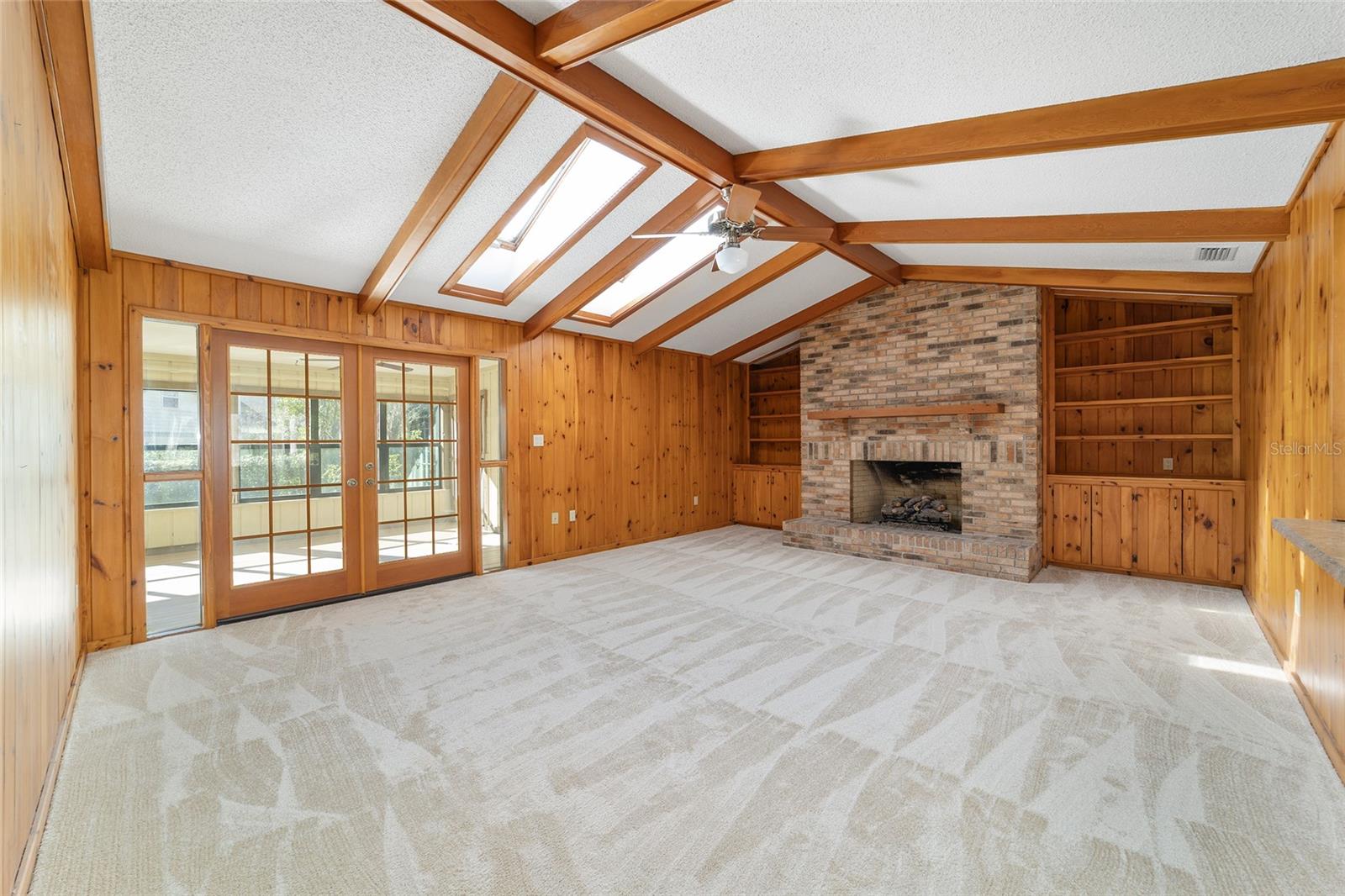 Listing photo id 16 for 2416 15th Street