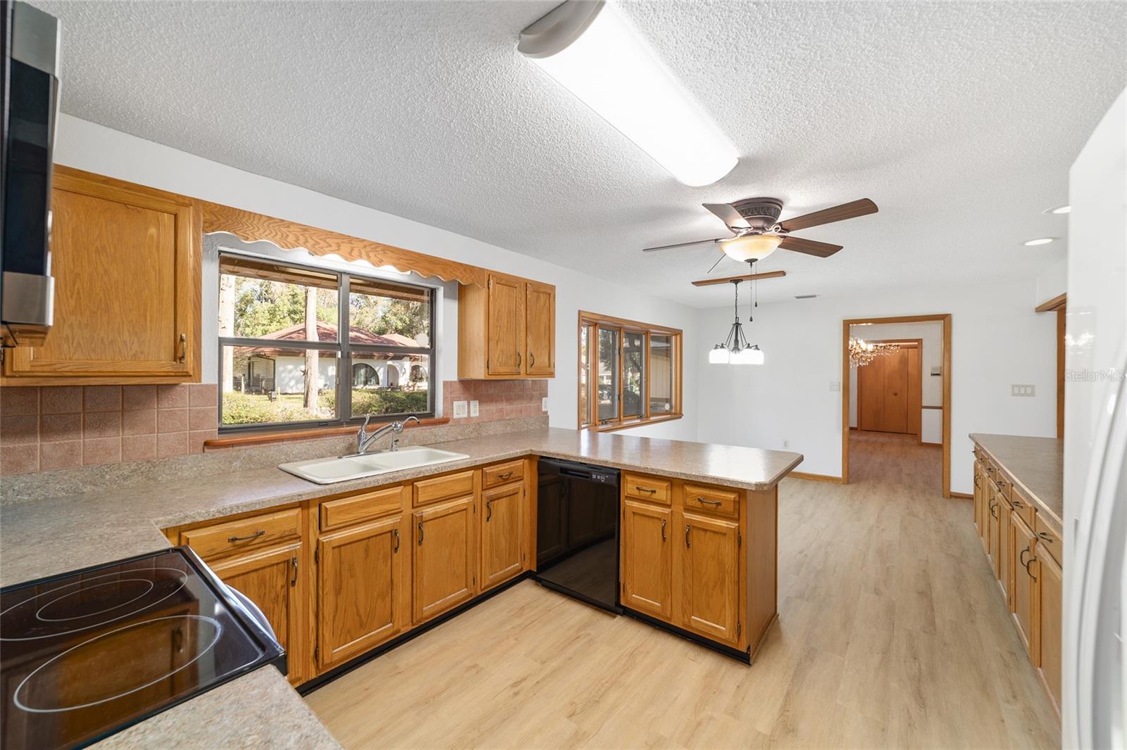 Listing photo id 31 for 2416 15th Street