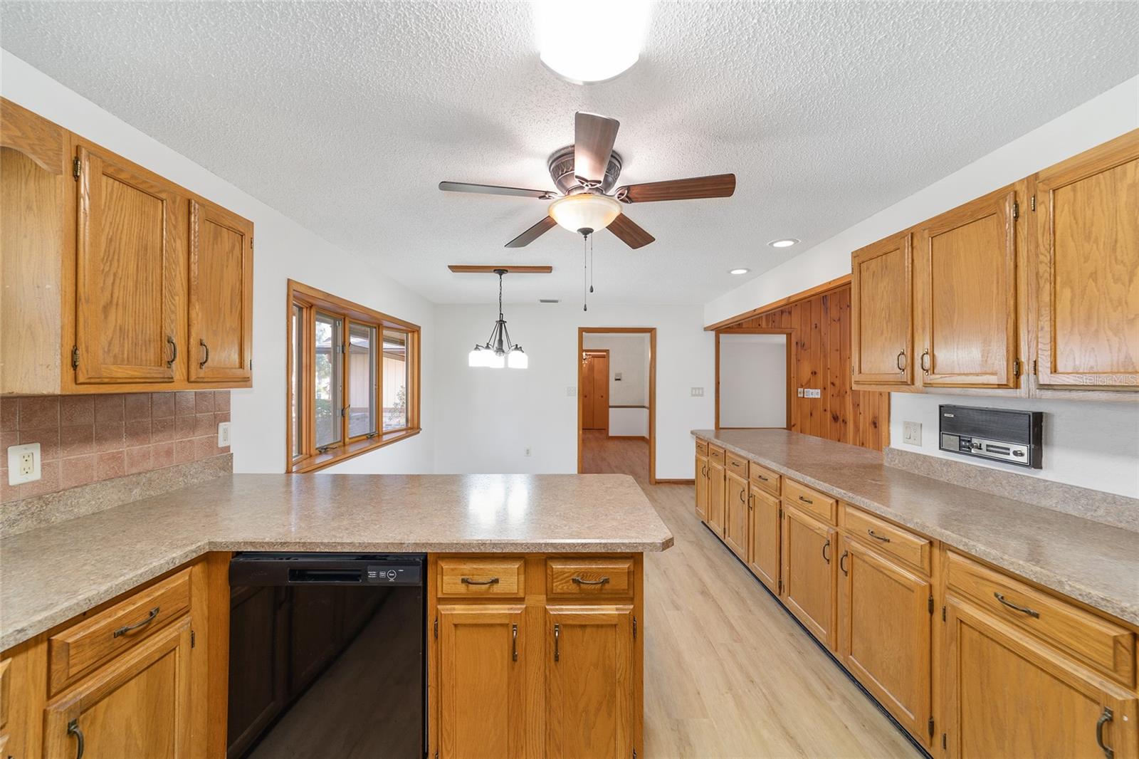 Listing photo id 32 for 2416 15th Street