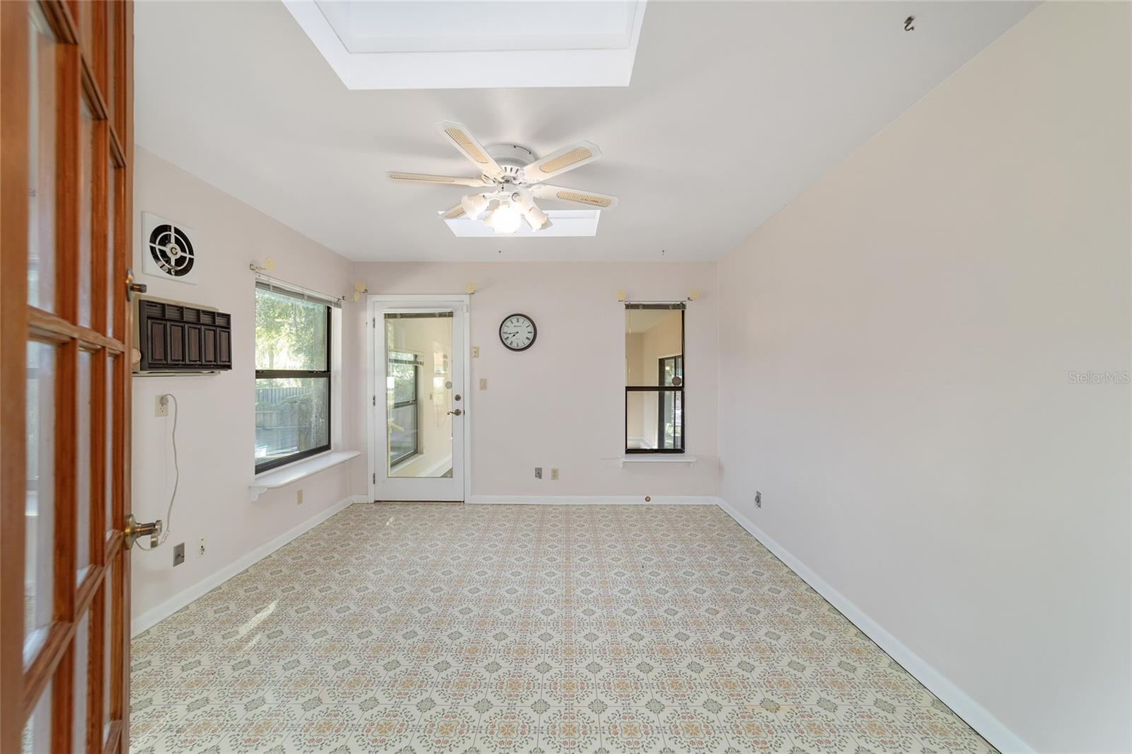 Listing photo id 52 for 2416 15th Street