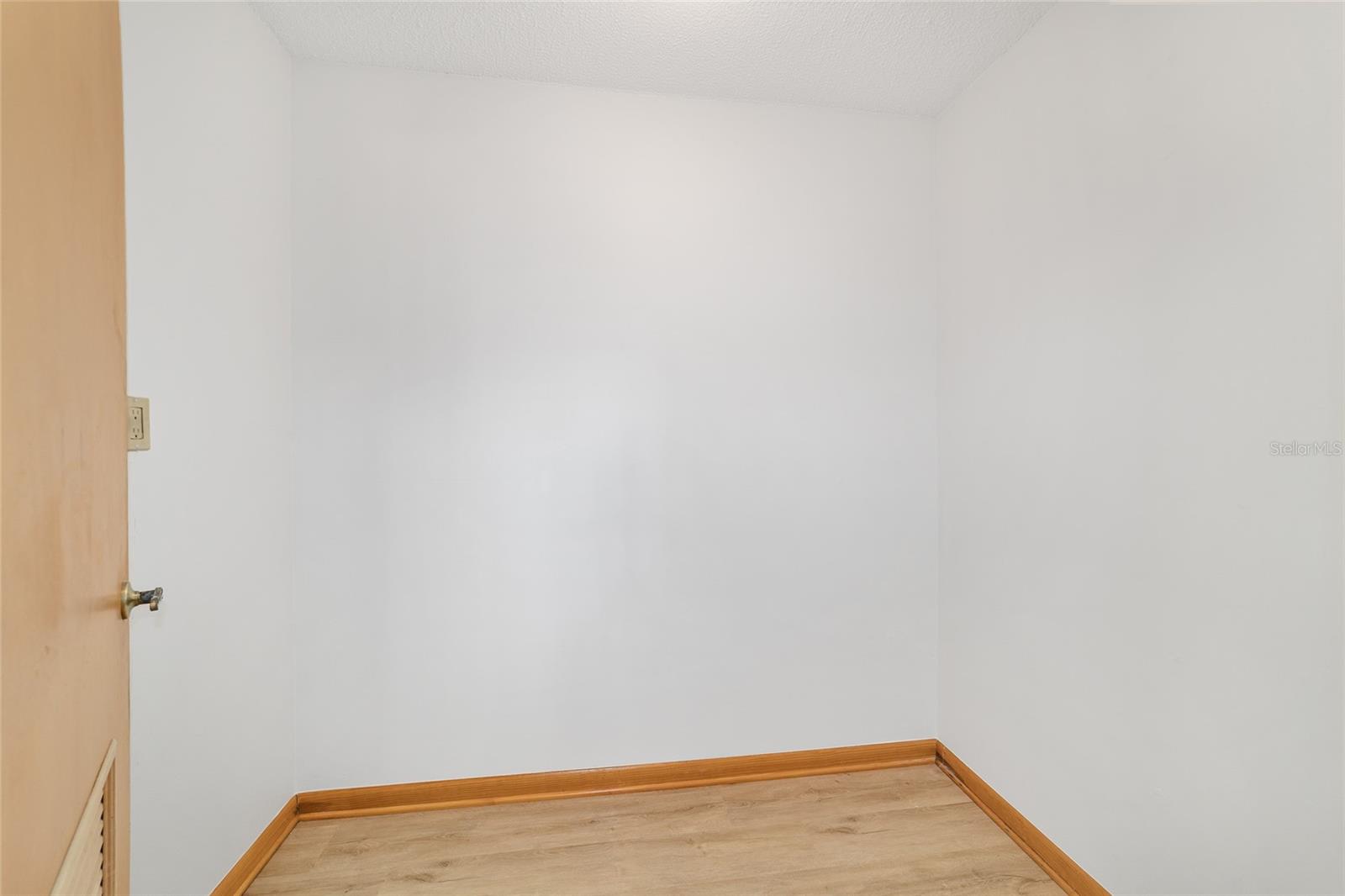 Listing photo id 70 for 2416 15th Street