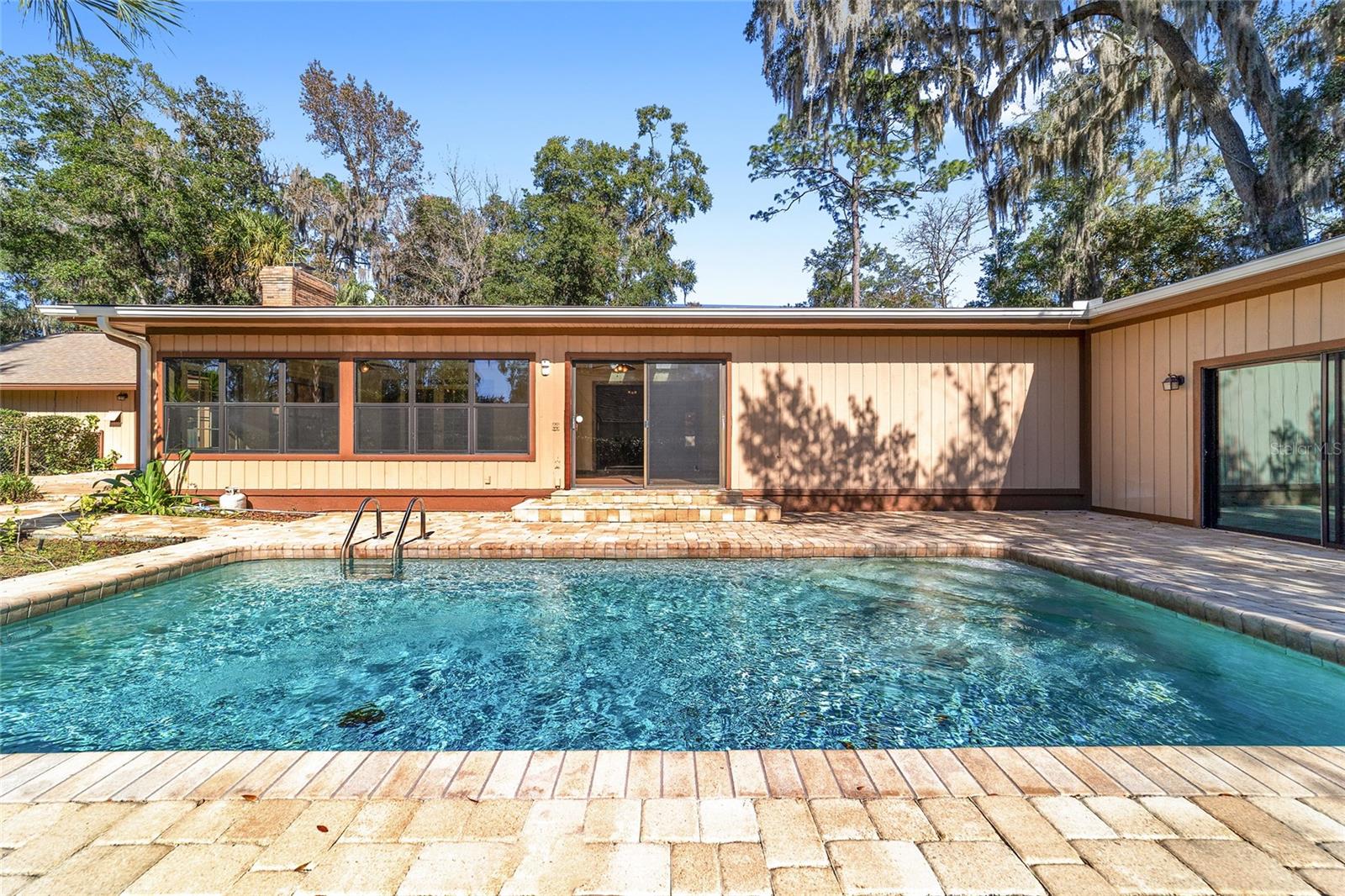 Listing photo id 81 for 2416 15th Street