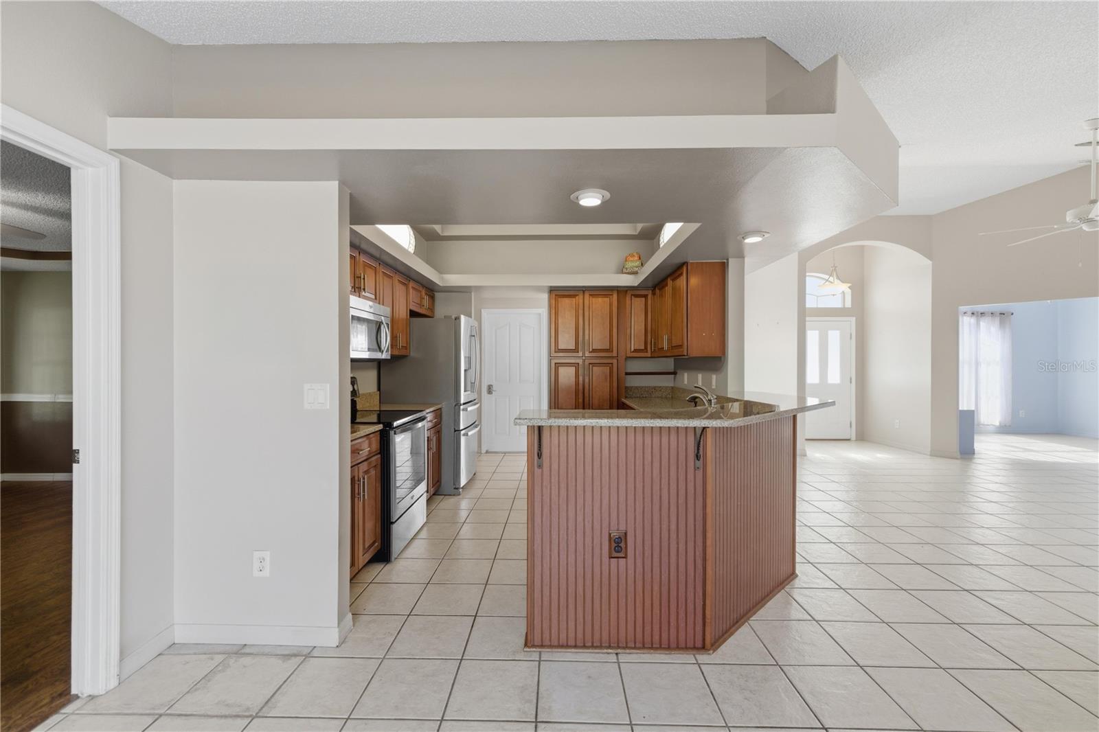 Image 10 of 32 For 20201 Cardinal Avenue