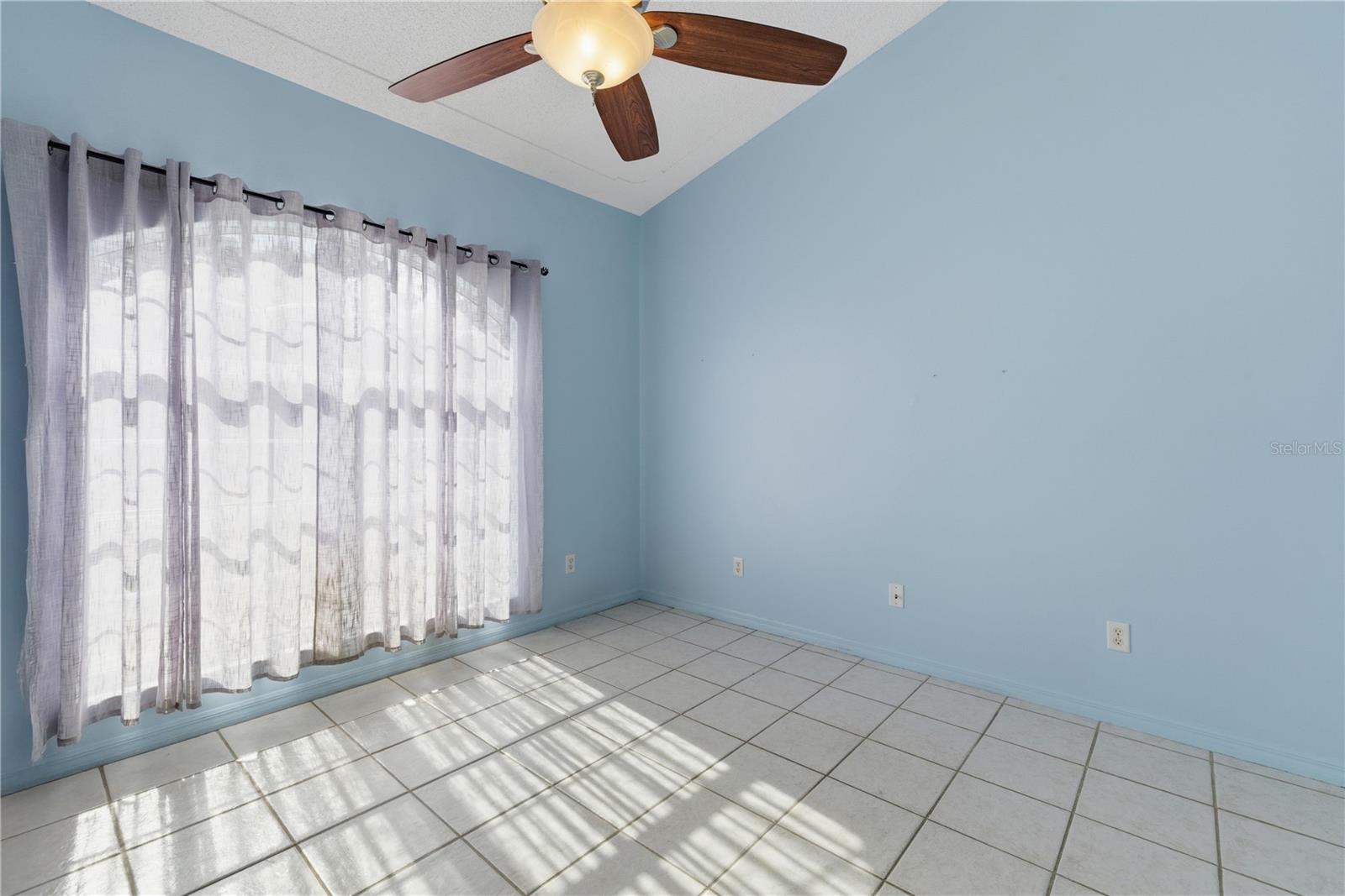 Image 16 of 32 For 20201 Cardinal Avenue