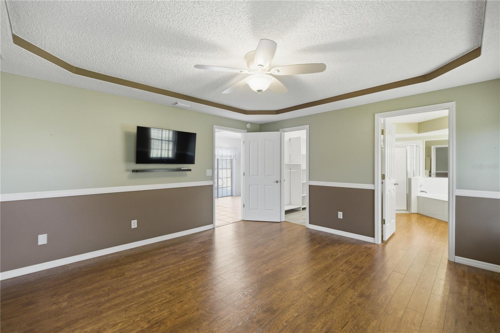 Image 17 of 32 For 20201 Cardinal Avenue