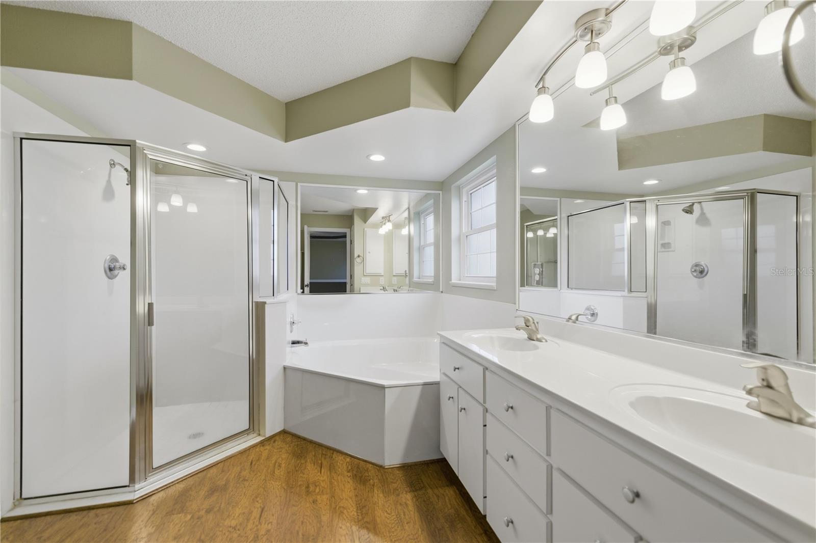 Image 19 of 32 For 20201 Cardinal Avenue