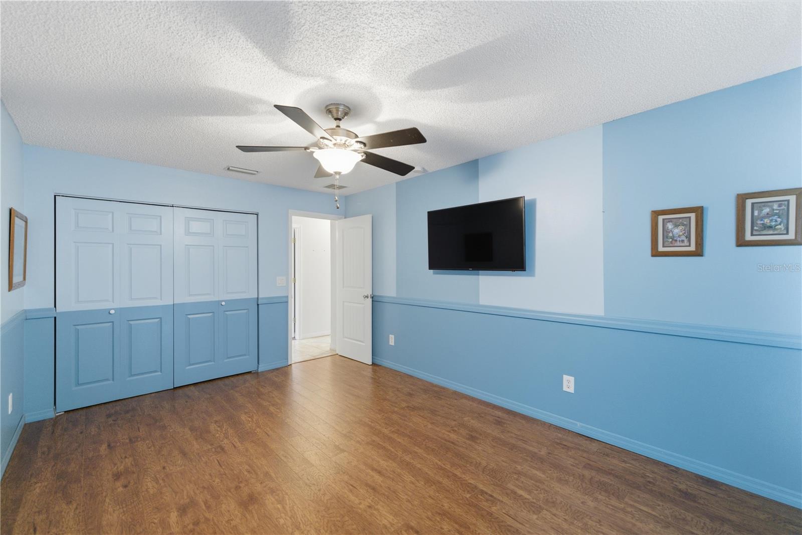 Image 21 of 32 For 20201 Cardinal Avenue