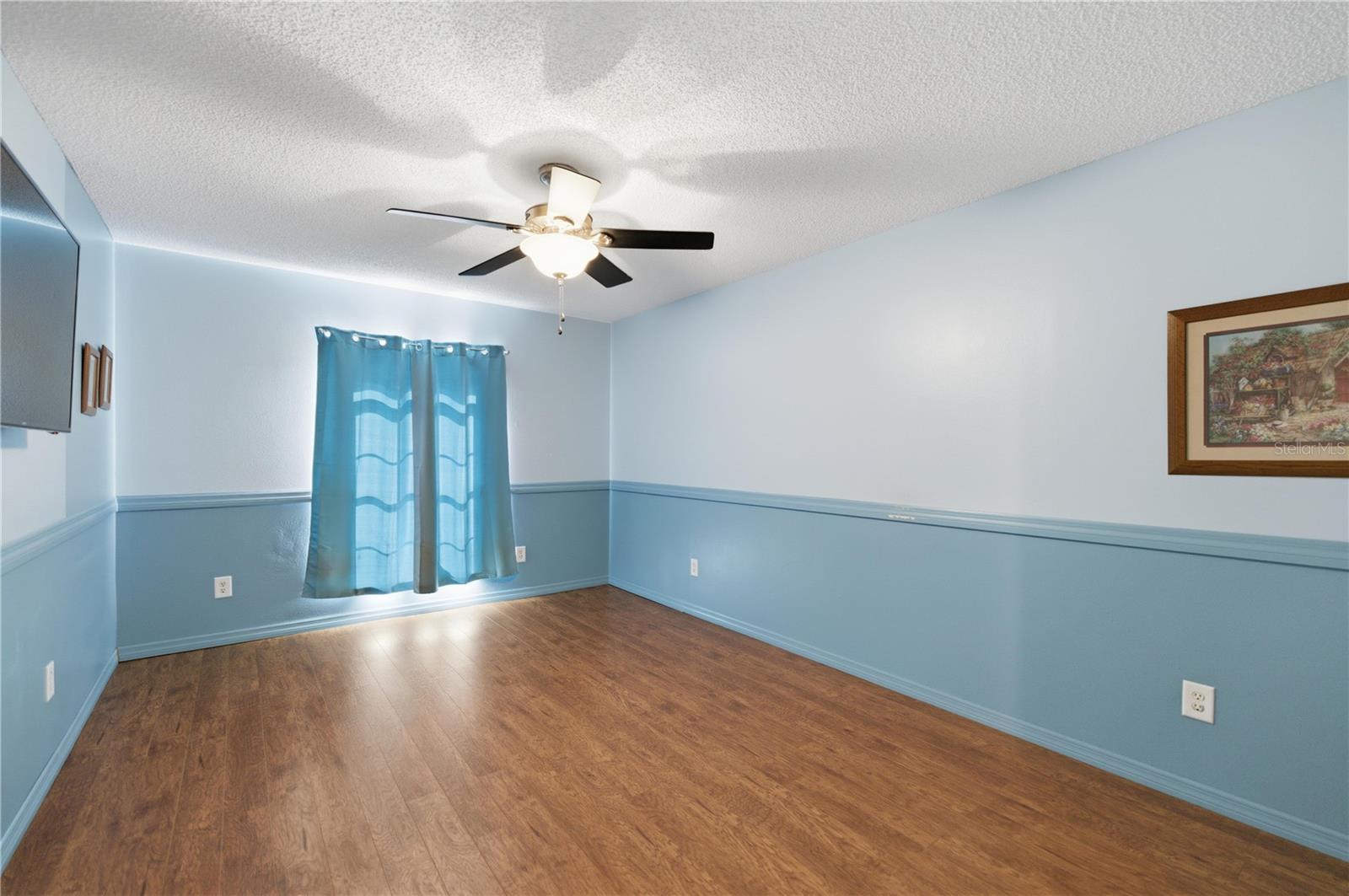 Image 22 of 32 For 20201 Cardinal Avenue