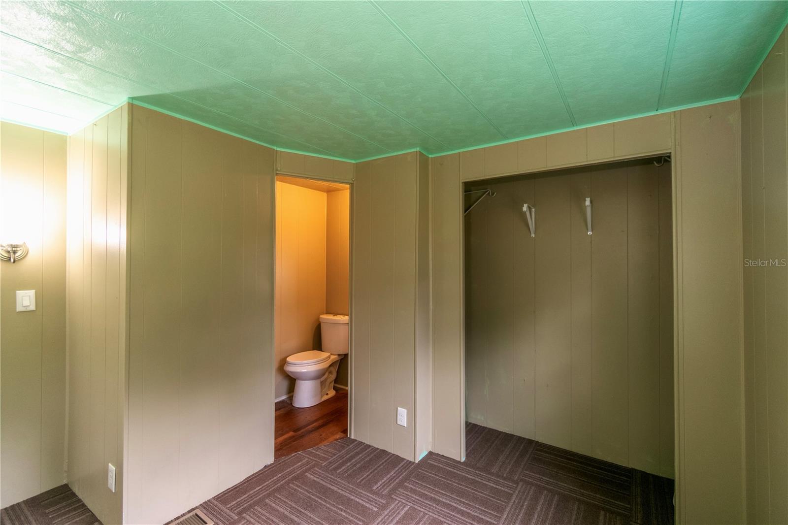 Image 10 of 39 For 3831 Camelot Place