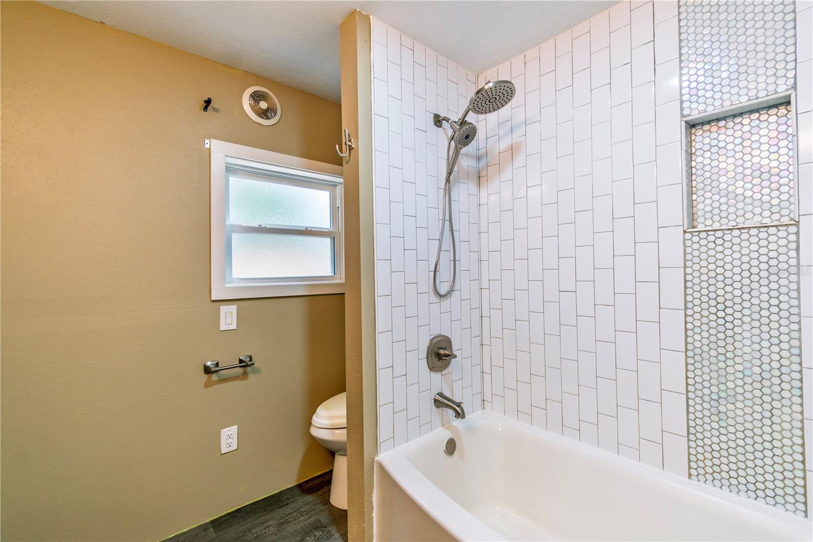 Image 15 of 39 For 3831 Camelot Place