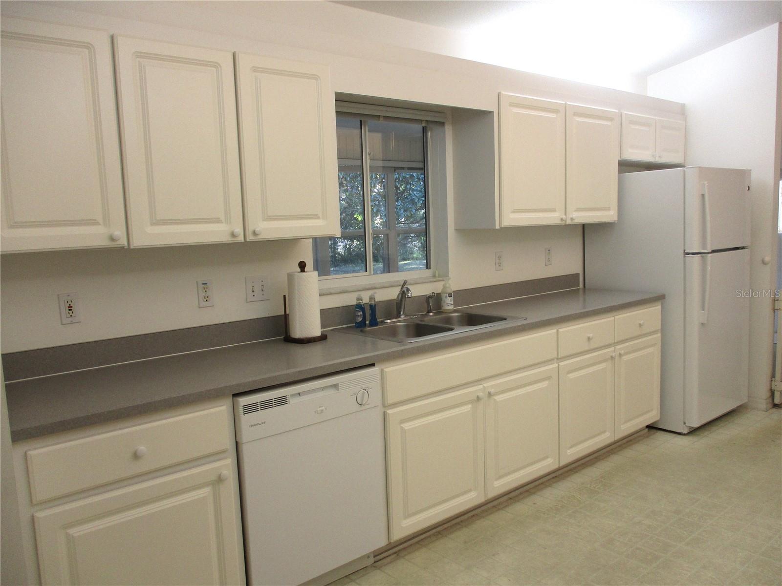 Image 8 of 77 For 14652 112th Circle